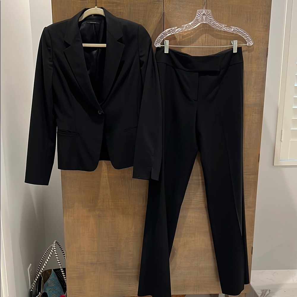 Ellie Tahari Black Women's Suit